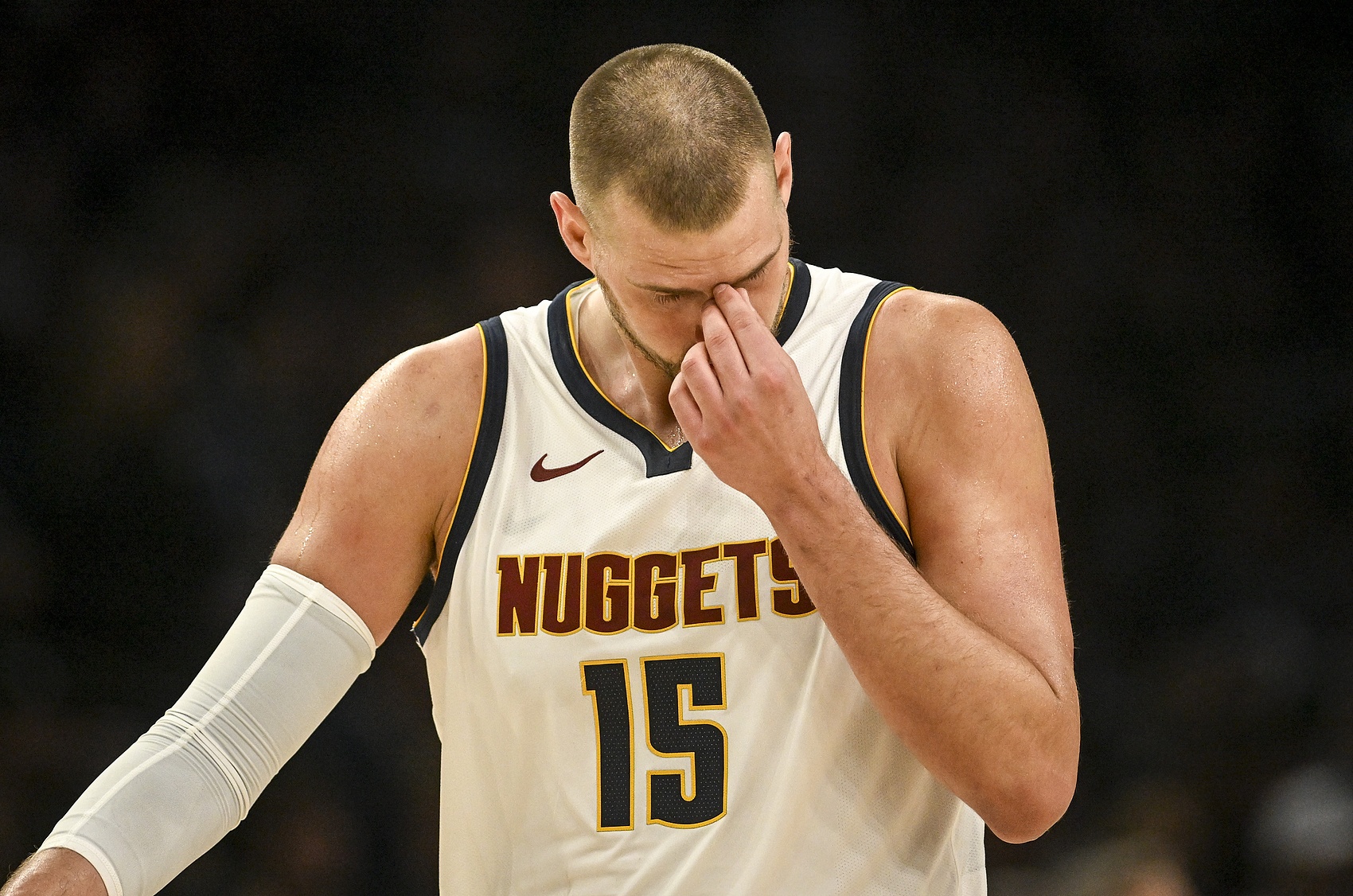 约基奇26.9%命中率创季后赛生涯新低，历史铁王座艾弗森独占三席