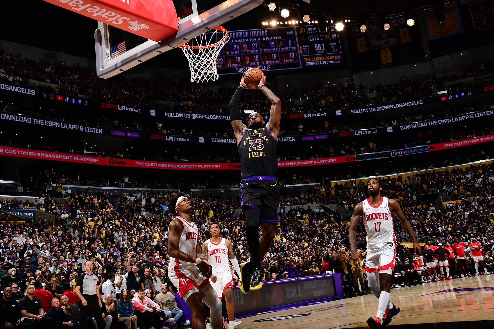 乌度卡两度反逻辑决策：22年沉退库里，26年包夹詹姆斯