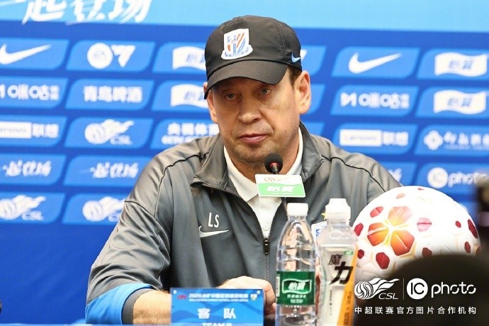 斯卢茨基：上半场幸运把握点球，下半场稳守反击制胜