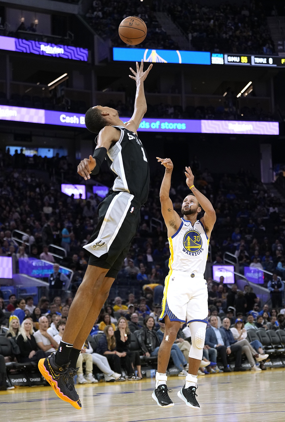 福克斯：文班与库里的牵制力是联盟仅有的两个级别