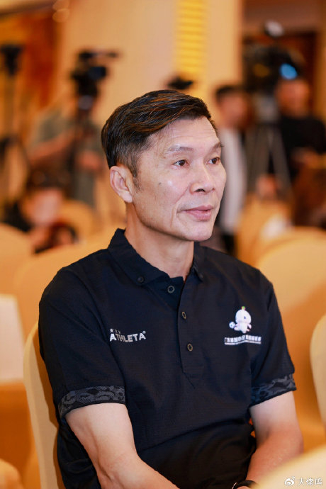 粤超21城球衣亮相 何辉：业余与职业足球应协同发展