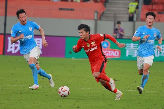19岁蒯纪闻助攻36岁张琳芃 海港3-0轻取大连英博