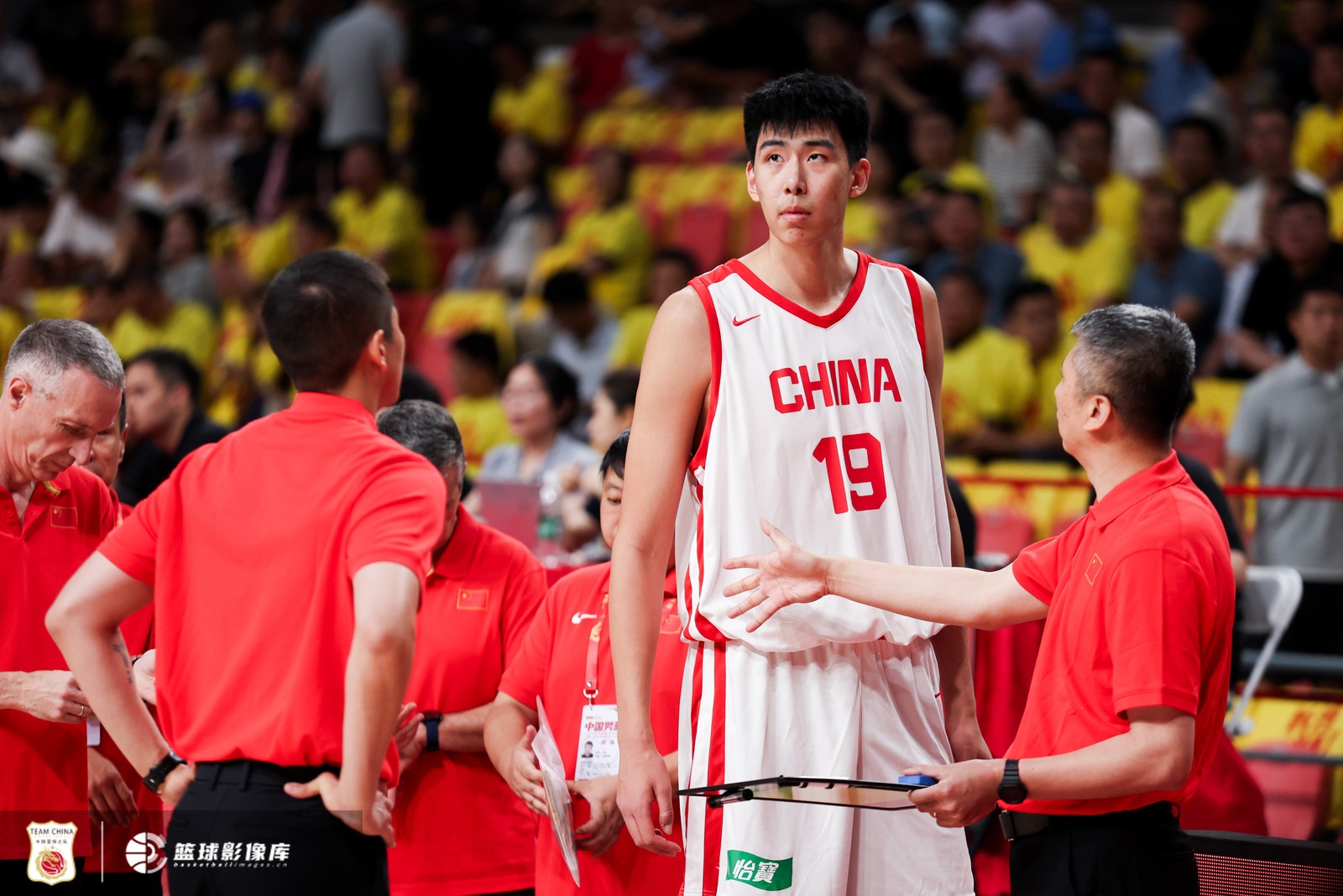 前场篮板遭碾压，中国男篮杭州两胜仍存三大隐患