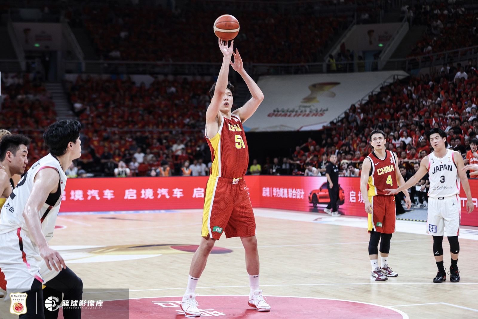 控卫失控，杨瀚森13分钟9+7难解日本内线压制