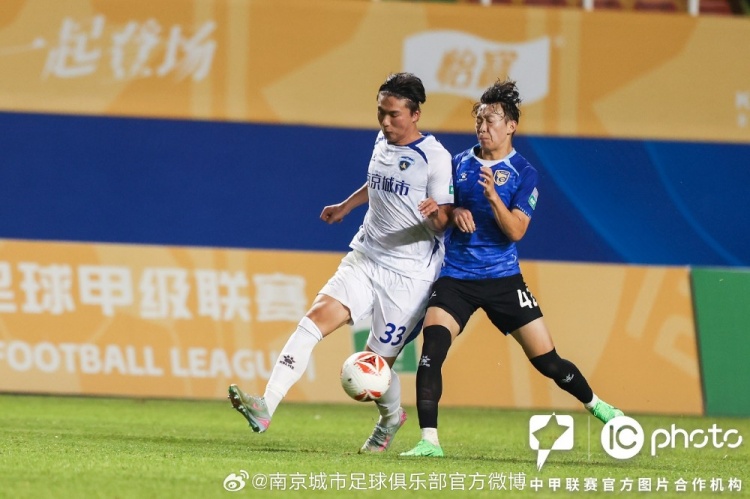 南京城市客场0-2负大连鲲城，下半场连丢两球进攻乏力