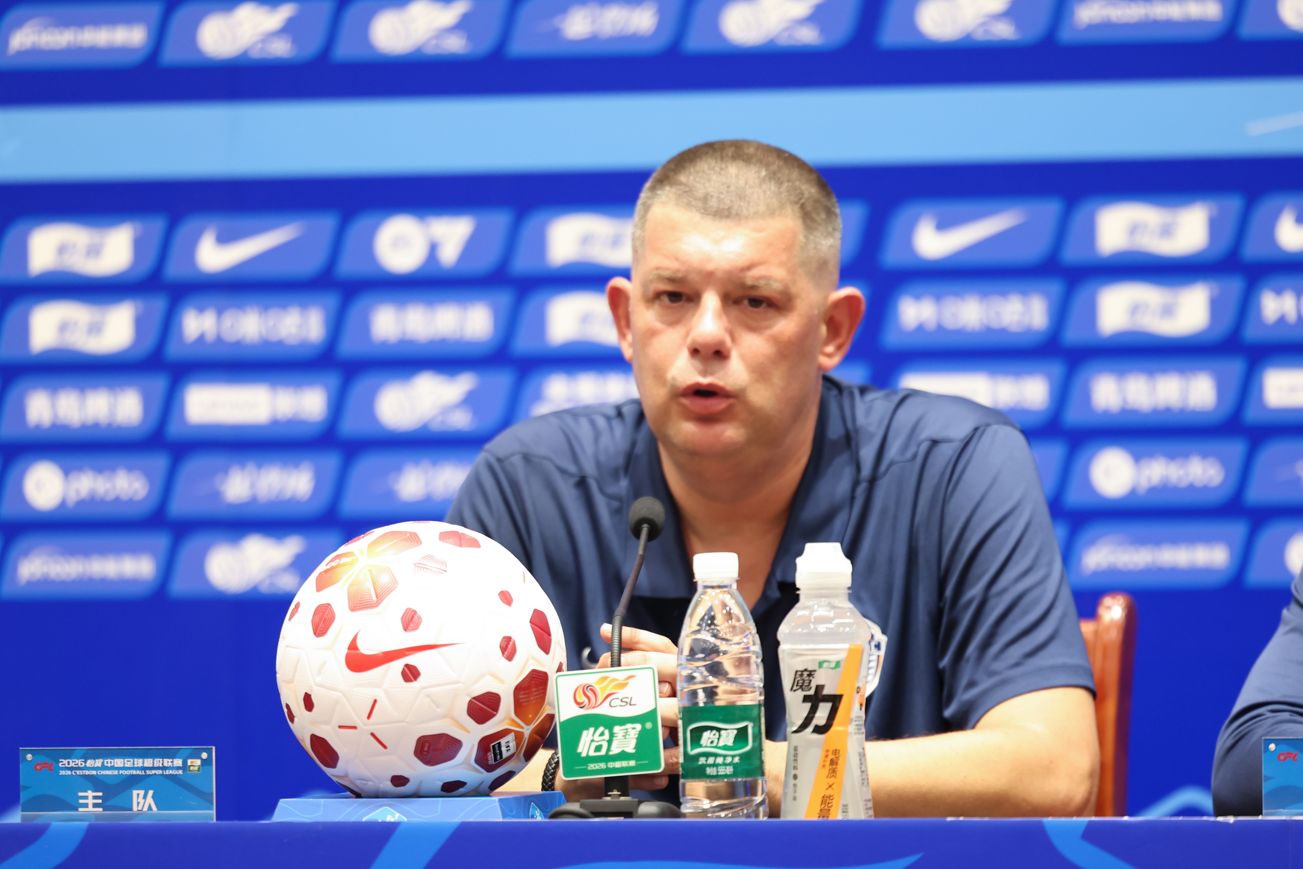 青岛海牛2-3客负浙江 米兰：表现不应输球 备战河南人员吃紧