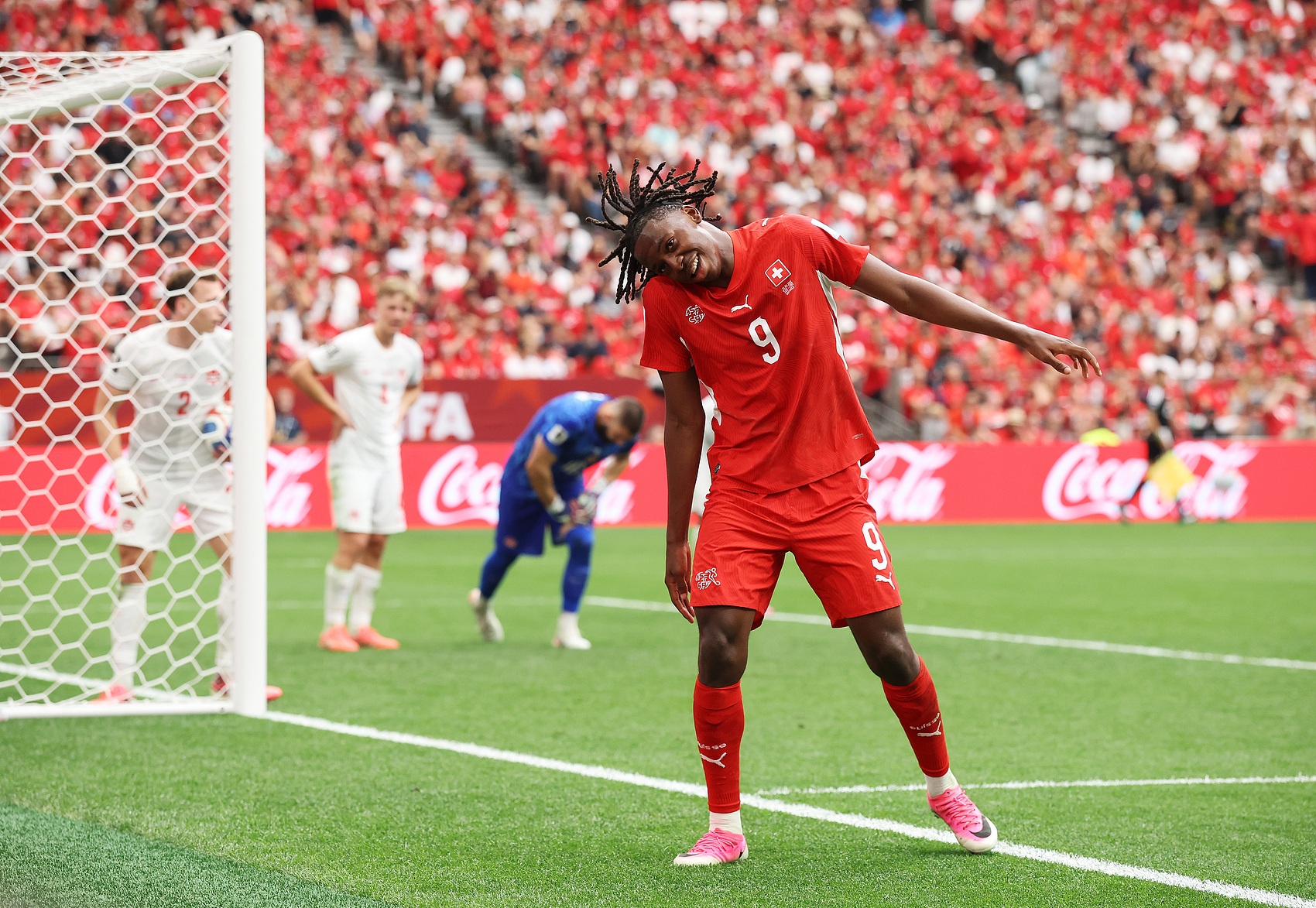 曼赞比周四体检维拉 转会费破队史纪录