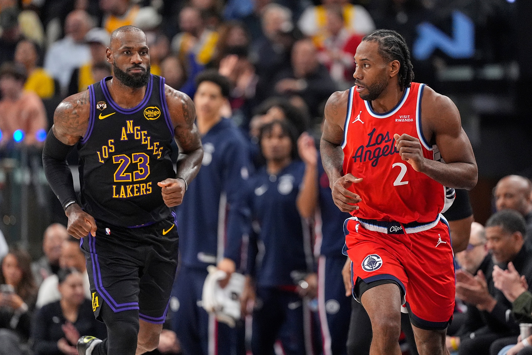 詹姆斯去哪儿与伦纳德交易冻结 NBA多队陷入连锁停滞 詹姆斯去哪儿与伦纳德交易冻结 NBA多队陷入连锁停滞