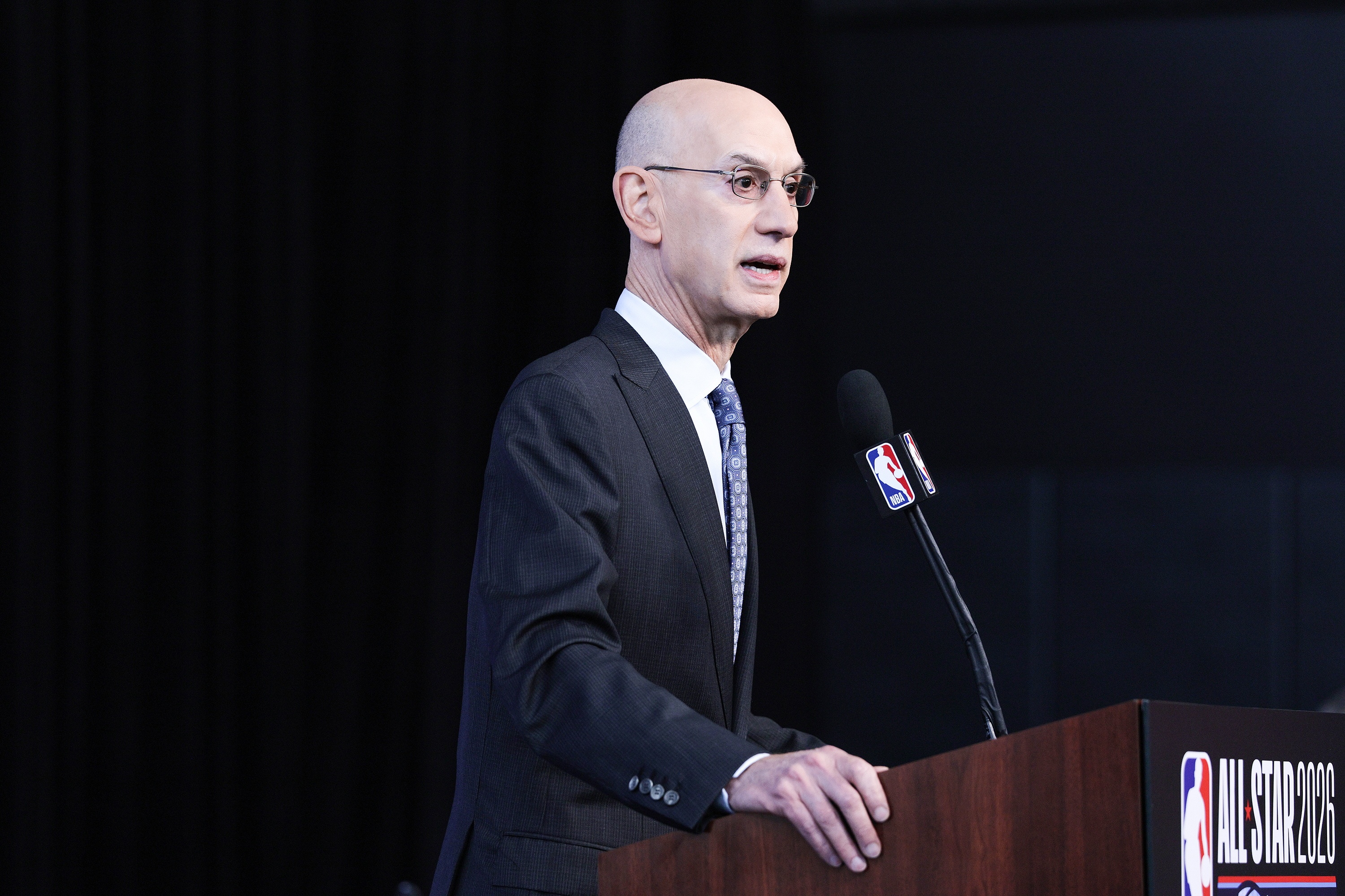 詹姆斯去哪儿与伦纳德交易冻结 NBA多队陷入连锁停滞 詹姆斯去哪儿与伦纳德交易冻结 NBA多队陷入连锁停滞