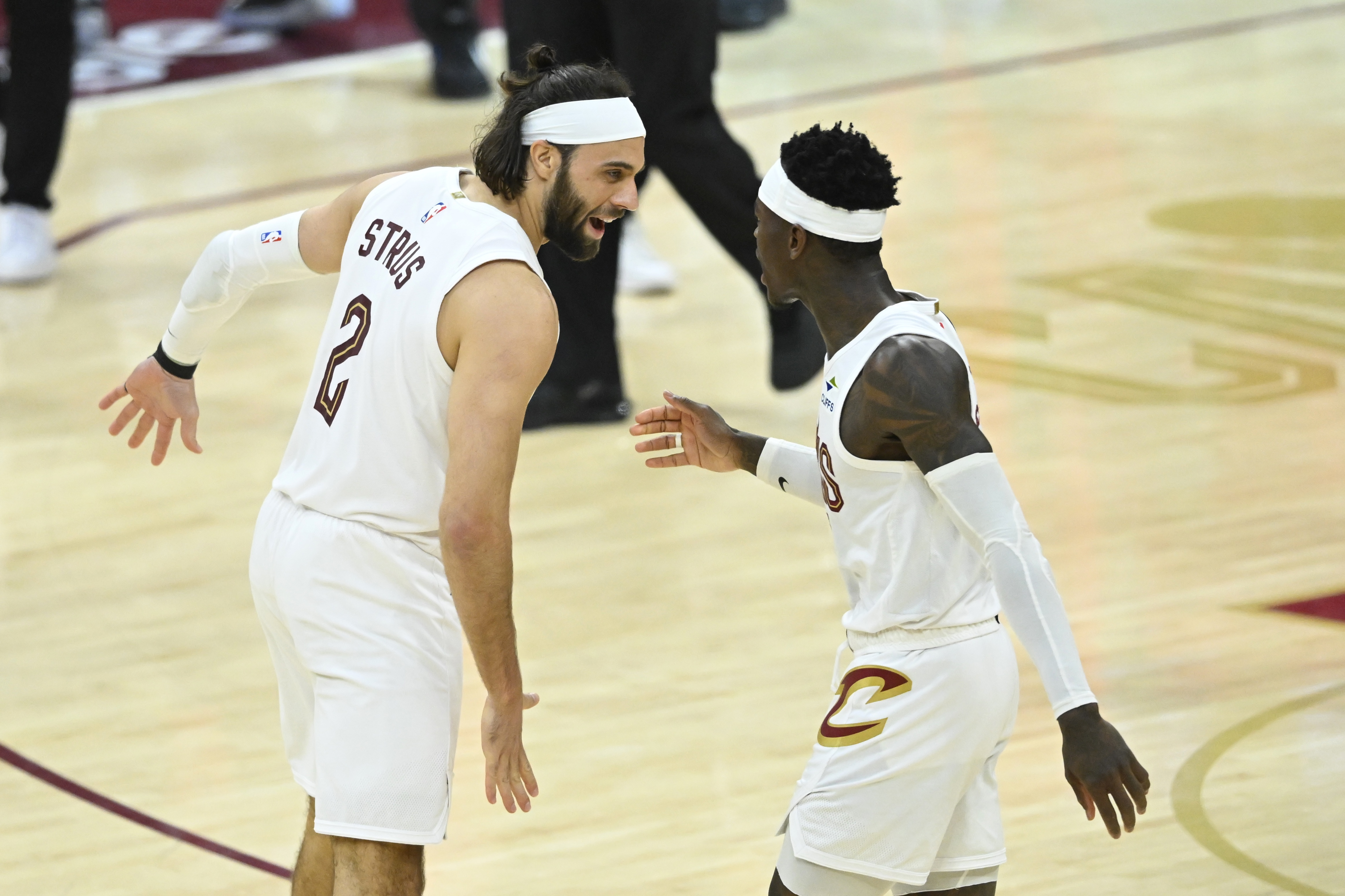 詹姆斯去哪儿与伦纳德交易冻结 NBA多队陷入连锁停滞 詹姆斯去哪儿与伦纳德交易冻结 NBA多队陷入连锁停滞