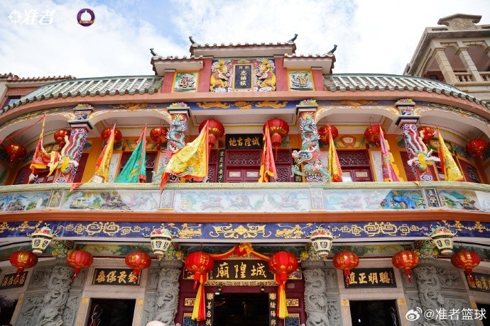 官方晒图：里夫斯中国行石狮站看线木偶戏 体验闽南非遗文化