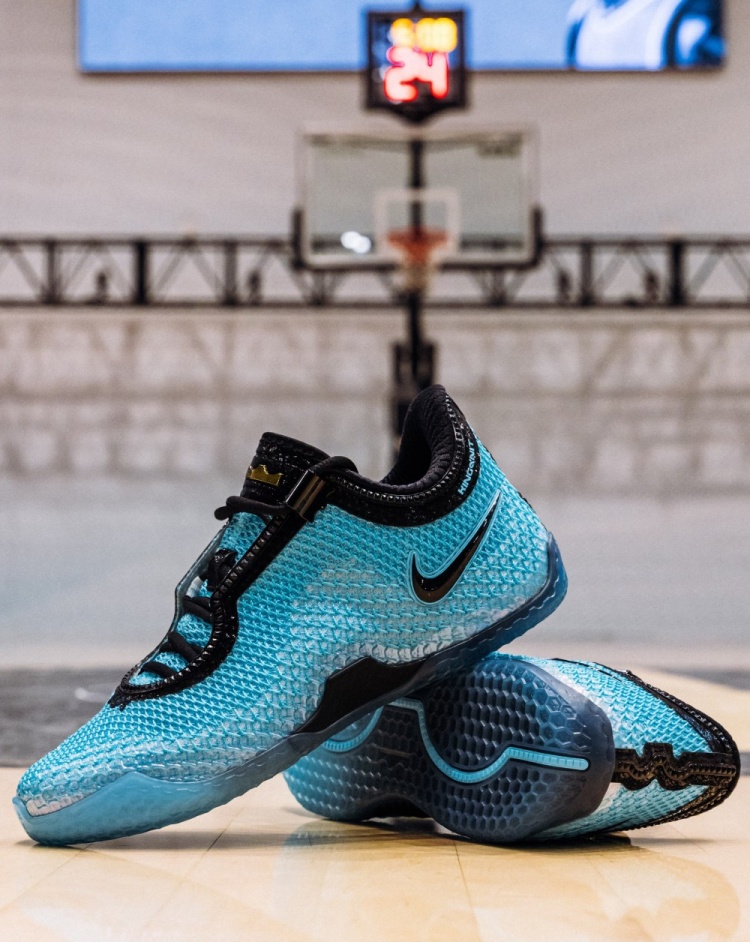 詹姆斯晒LeBron 24训练照 确认第24代正代战靴已在路上 詹姆斯晒LeBron 24训练照 确认第24代正代战靴已在路上