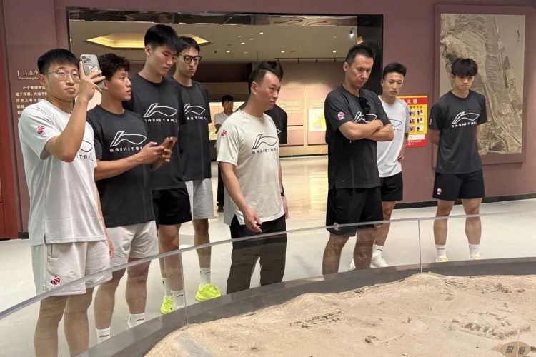 广汇能源男篮焉耆行：球迷对抗赛、扣篮三分、佛寺遗址 明晚巴音体育馆战江苏肯帝亚
