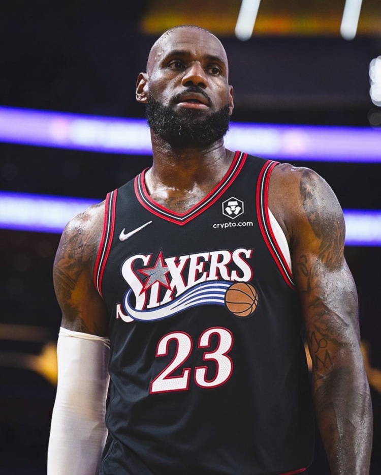 詹姆斯2K27能力值91列第16 连续22次90+ 14次联盟第一 詹姆斯2K27能力值91列第16 连续22次90+ 14次联盟第一