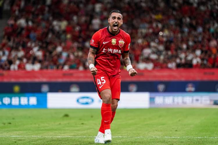 海港3-2三镇 陈华：莱昂纳多进球被吹勉强 挑衅李昂没必要