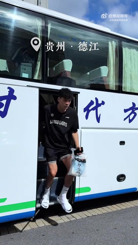 广州龙狮德江体育馆踩场完毕 今晚比赛进入临战状态 广州龙狮德江体育馆踩场完毕 今晚比赛进入临战状态