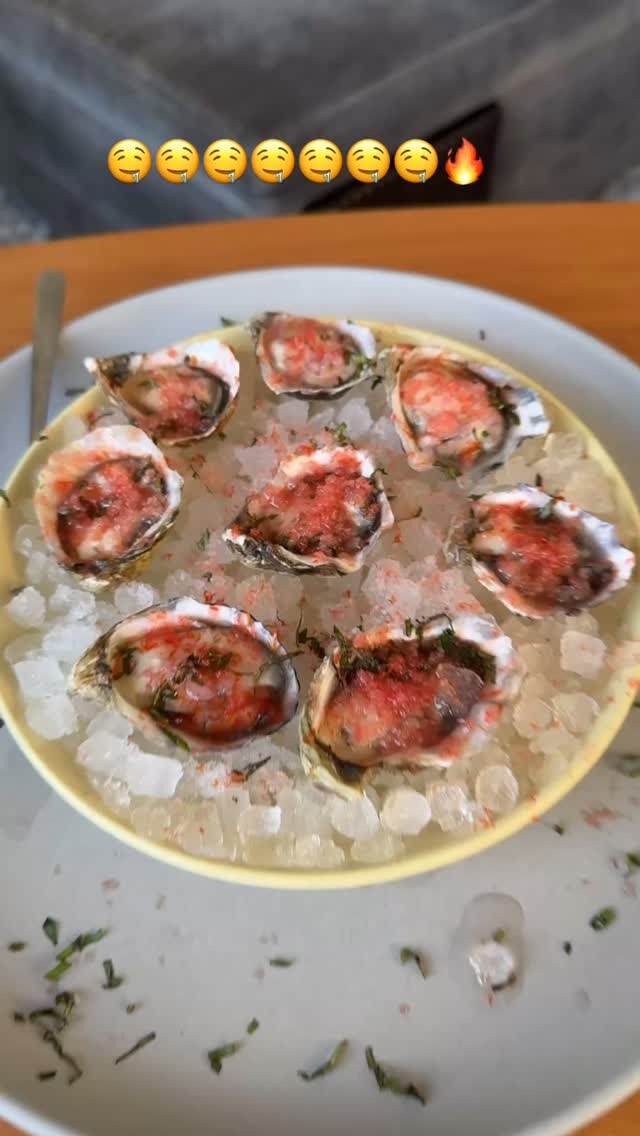 詹姆斯晒晚餐实拍：生蚝冷盘配香煎鱼排
