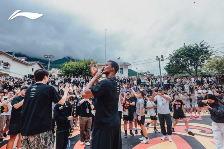 巴特勒中国行首站凉山 捐建球场并邀小球员赴成都参赛 巴特勒中国行首站凉山 捐建球场并邀小球员赴成都参赛